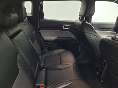 Used 2024 Jeep Compass Latitude image 19