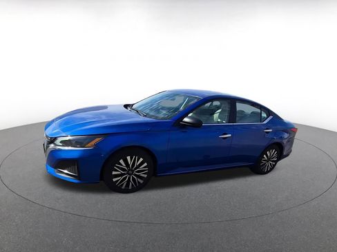 Used 2025 Nissan Altima 2.5 SV image 4