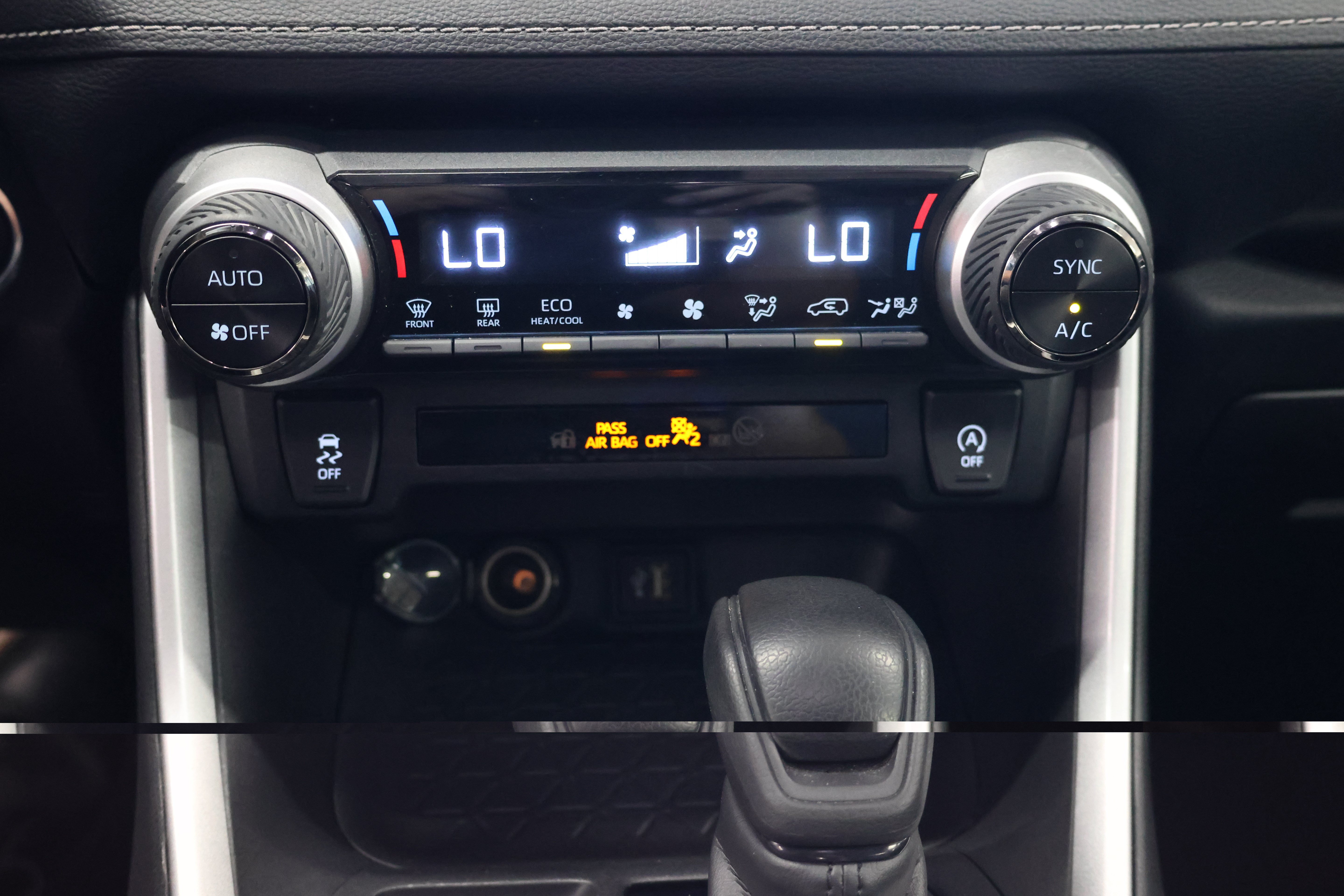 Used 2024 Toyota RAV4 XLE FWD image 30