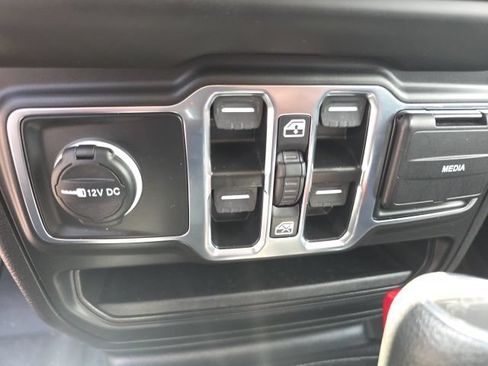 Used 2023 Jeep Gladiator Sport AWD/4WD image 20