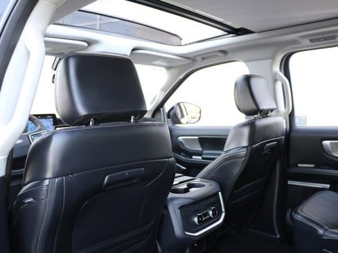 Used 2025 Ford Expedition Platinum AWD/4WD image 15