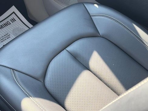 Used 2024 Chrysler Pacifica Touring-L FWD image 17