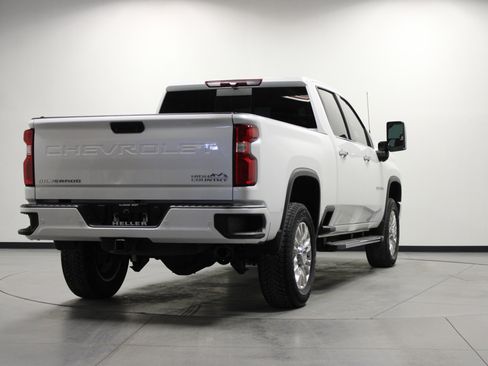 Used 2023 Chevrolet Silverado 2500 High Country w/ Safety Package II image 4