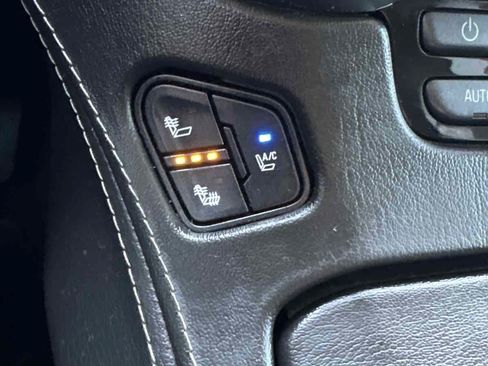 Used 2016 Chevrolet Suburban LTZ RWD image 39