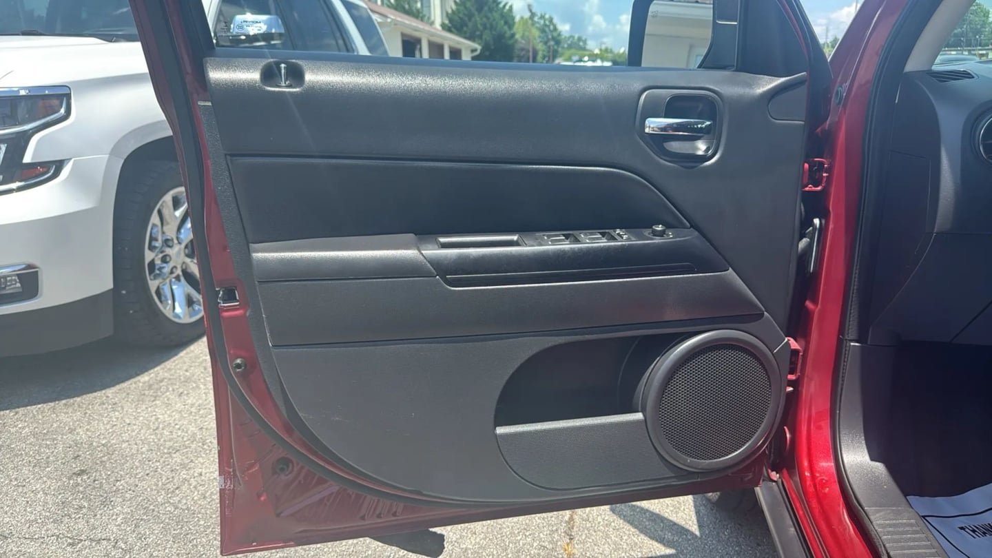 Used 2016 Jeep Patriot Sport w/ Power Value Group AWD/4WD image 8