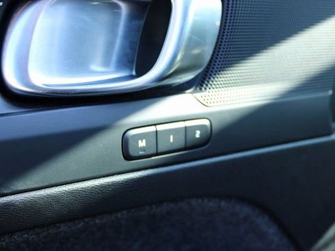 Used 2025 Volvo XC40 B5 Plus image 12