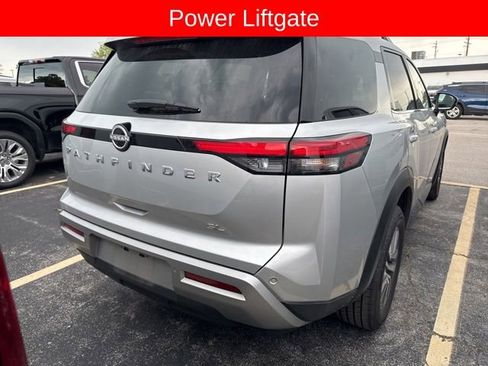 Used 2025 Nissan Pathfinder SL FWD image 10