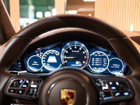 Used 2022 Porsche Cayenne Turbo S AWD/4WD image 14