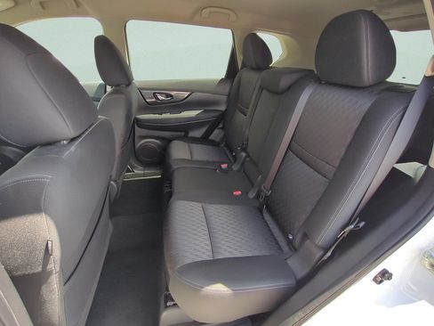 Used 2020 Nissan Rogue SV FWD image 10