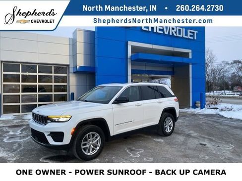 Used 2023 Jeep Grand Cherokee Laredo image 1