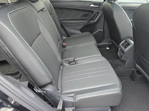 Used 2023 Volkswagen Tiguan SE w/ Panoramic Sunroof Package AWD/4WD image 26