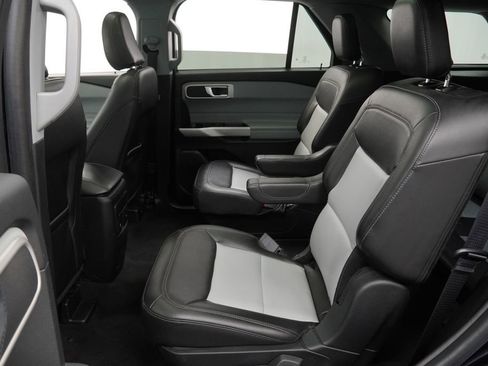 Used 2022 Ford Explorer XLT w/ Equipment Group 202A image 23