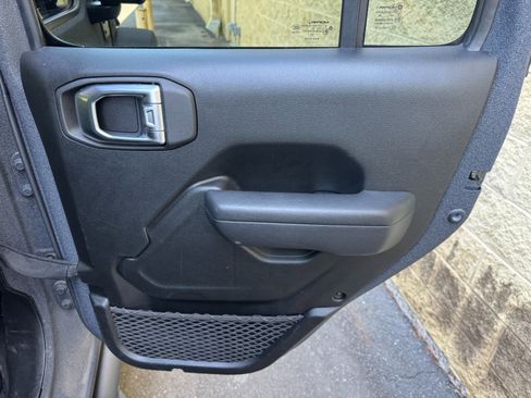 Used 2022 Jeep Gladiator Sport AWD/4WD image 58