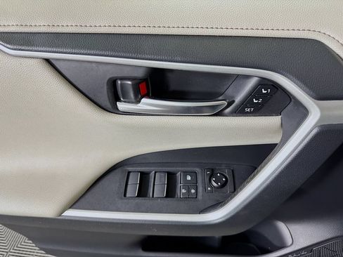 Used 2019 Toyota RAV4 Limited w/ Carpet Mat Package AWD/4WD image 23