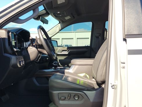 Used 2024 Chevrolet Silverado 1500 LT Trail Boss w/ Convenience Package II image 21