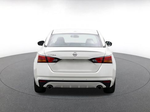 Used 2025 Nissan Altima 2.5 SV FWD image 8