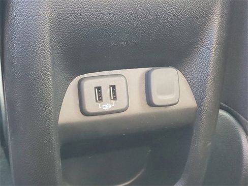 Used 2022 Chevrolet Colorado Z71 w/ Z71 Midnight Edition image 31