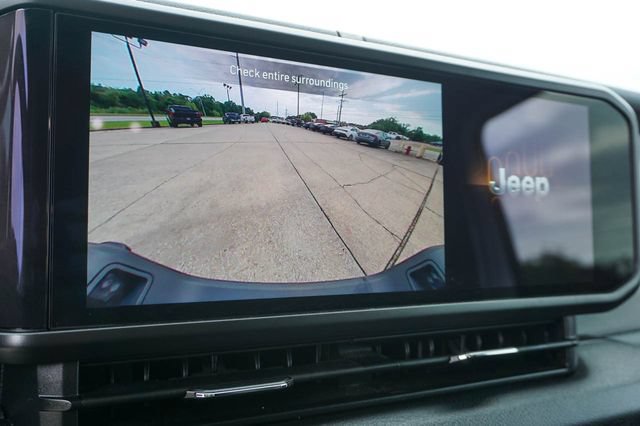 Used 2025 Jeep Gladiator Sport AWD/4WD image 19