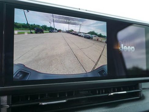 Used 2025 Jeep Gladiator Sport AWD/4WD image 19