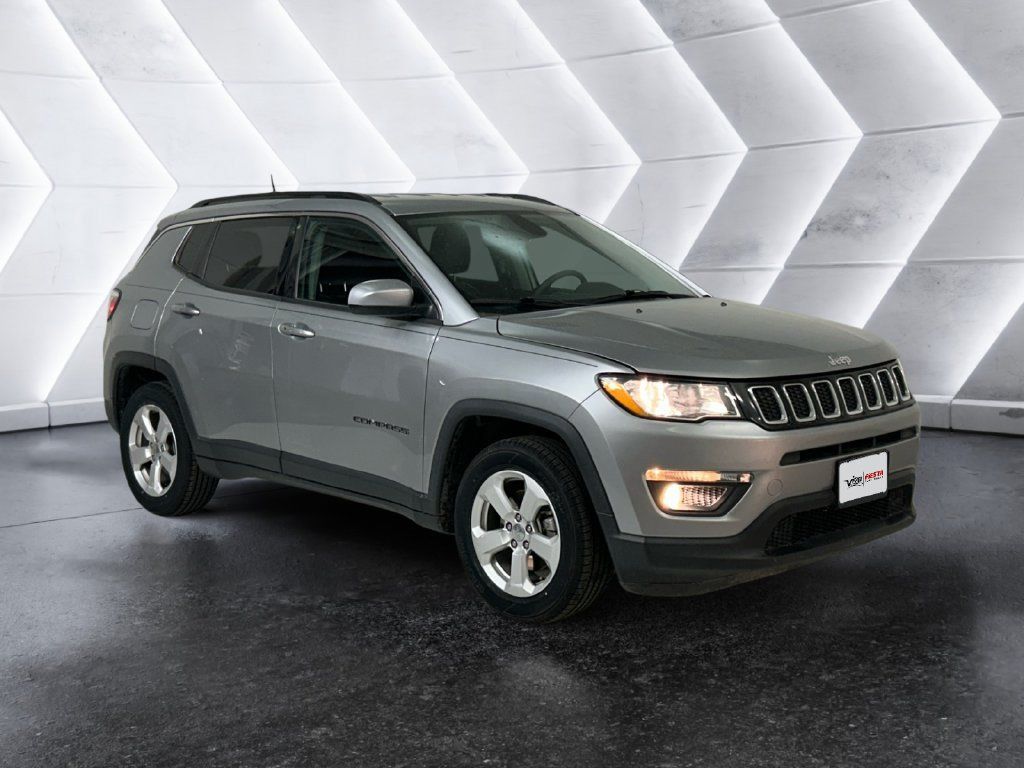 Used 2021 Jeep Compass Latitude FWD image 1