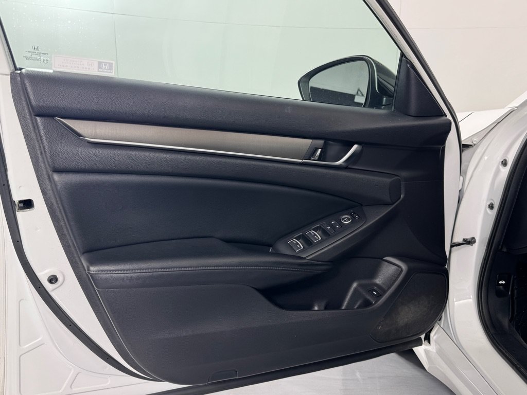 Used 2018 Honda Accord LX image 10