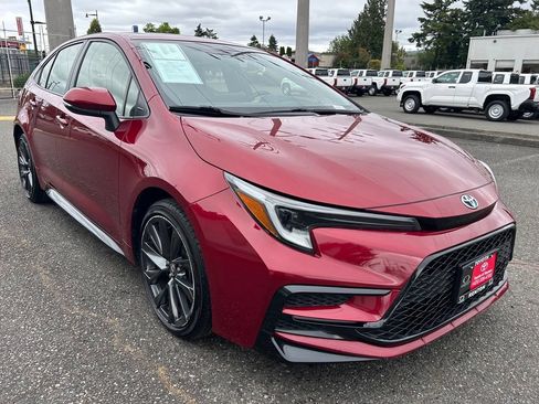 Certified 2024 Toyota Corolla SE w/ SE Package FWD image 3