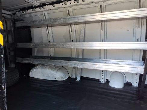 Used 2022 GMC Savana 3500 RWD image 11