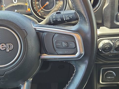 Used 2020 Jeep Wrangler Unlimited Sahara AWD/4WD image 19
