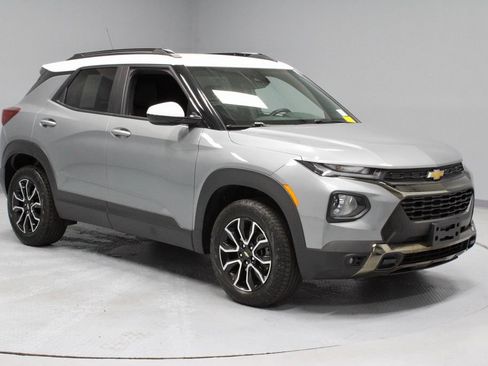 Used 2023 Chevrolet TrailBlazer ACTIV w/ Convenience Package AWD/4WD image 1