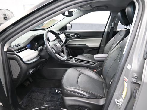 Used 2022 Jeep Compass Limited image 11