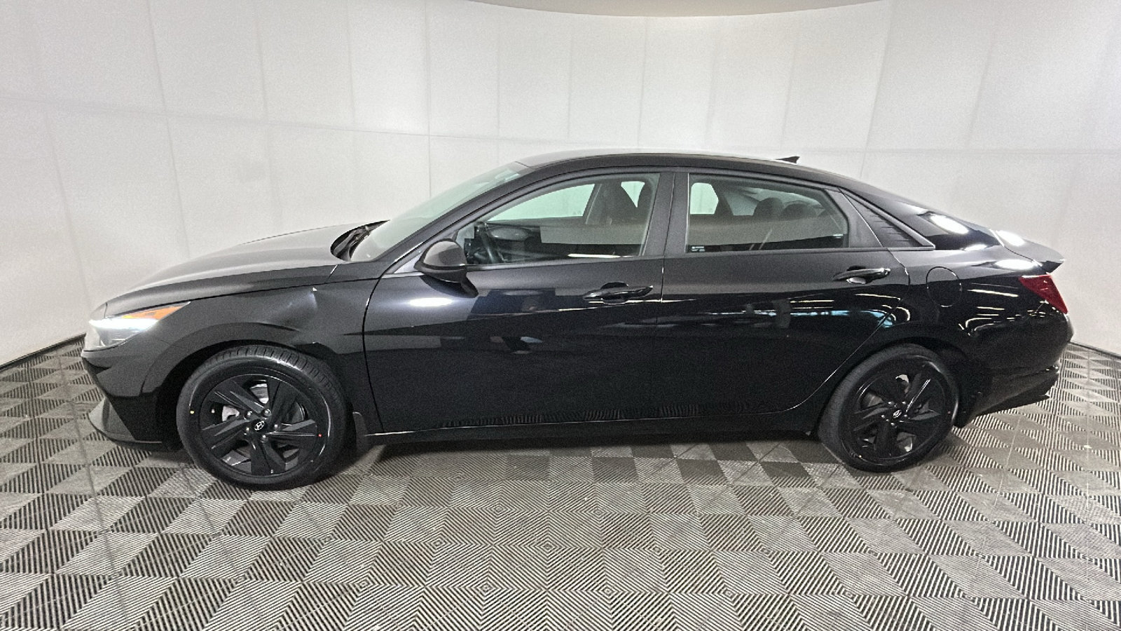Used 2022 Hyundai Elantra SEL FWD image 6