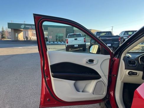 Used 2018 Jeep Compass Limited w/ Navigation Group AWD/4WD image 26