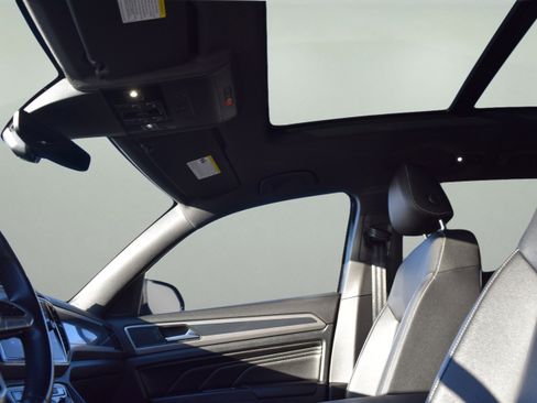 Used 2020 Volkswagen Atlas Cross Sport SEL image 9