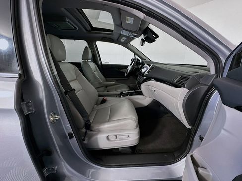 Used 2018 Honda Pilot Touring image 32