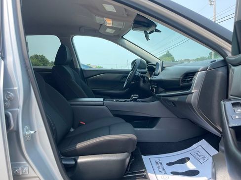 Used 2024 Nissan Rogue S FWD image 22