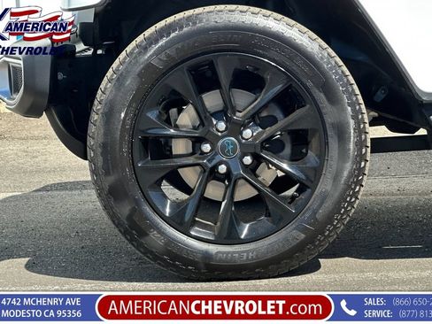 Used 2024 Jeep Wrangler Unlimited Sahara AWD/4WD image 37