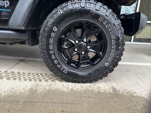 Used 2023 Jeep Wrangler Unlimited image 32