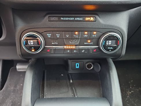Used 2020 Ford Escape Titanium w/ Titanium Premium Package 2.0 AWD/4WD image 20
