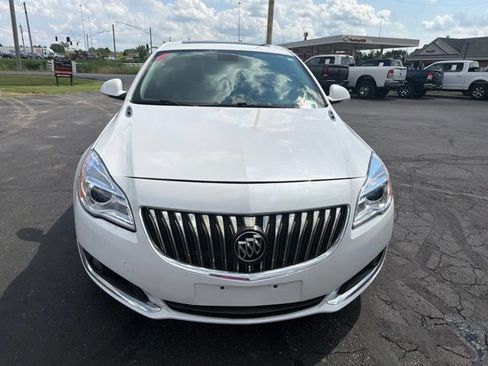 Used 2017 Buick Regal Sport Touring FWD image 3