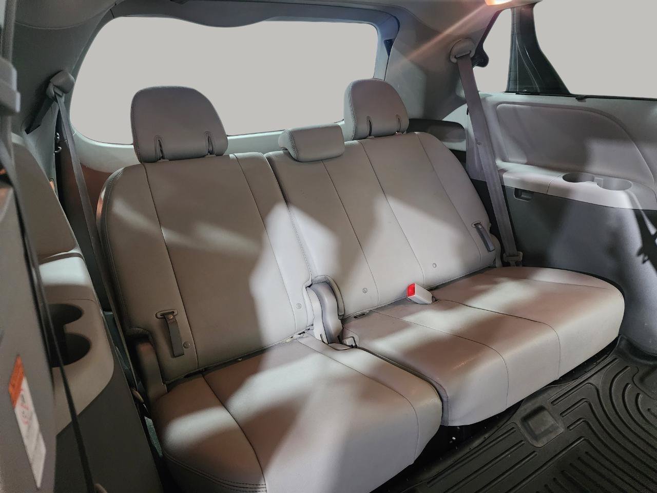 Used 2017 Toyota Sienna XLE AWD/4WD image 34