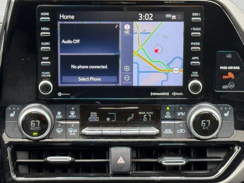 Used 2022 Toyota Highlander XLE AWD/4WD image 34