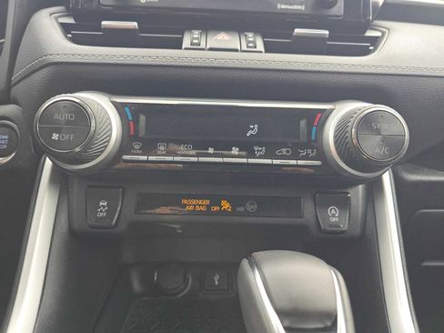 Used 2022 Toyota RAV4 XLE Premium image 29