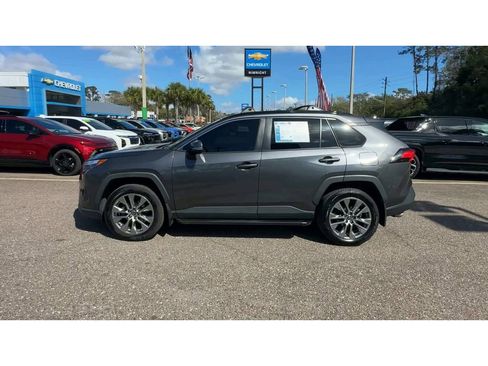 Used 2022 Toyota RAV4 XLE Premium image 5