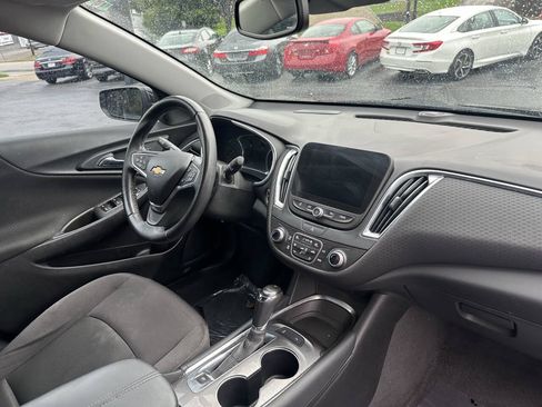 Used 2017 Chevrolet Malibu Hybrid w/ Driver Confidence Package FWD image 8