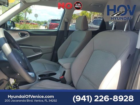 Used 2023 Kia Soul LX w/ LX Technology Package FWD image 18