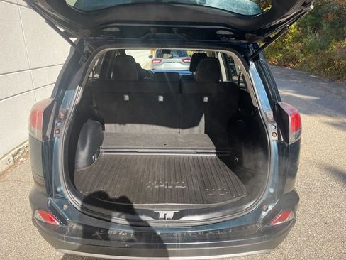 Used 2018 Toyota RAV4 XLE image 9