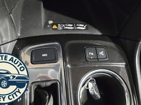 Used 2024 Chevrolet Equinox Premier image 16