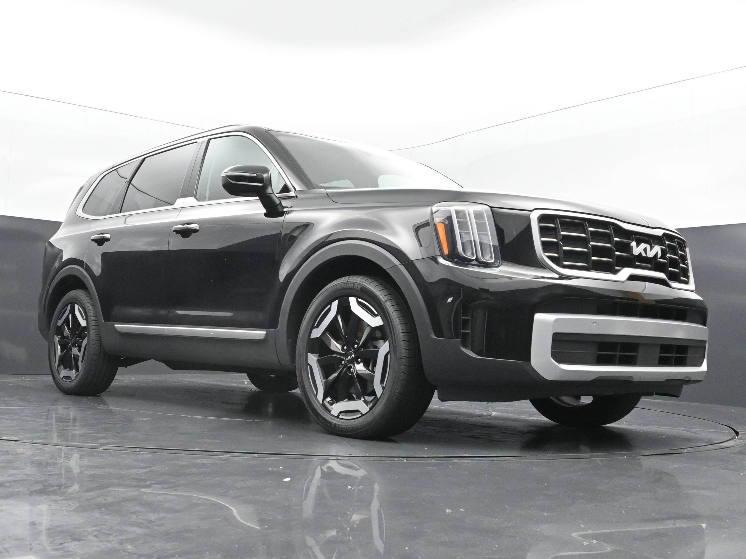 Used 2025 Kia Telluride S FWD image 41