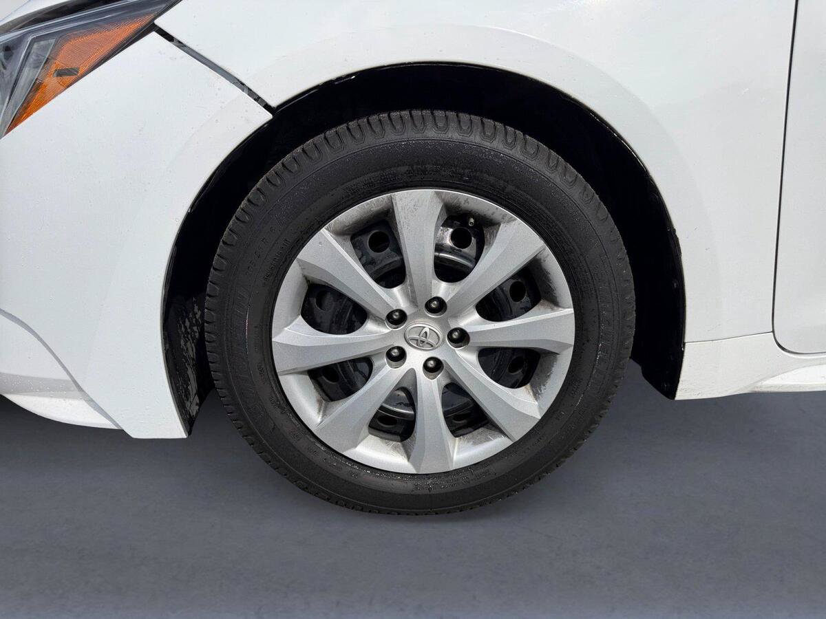 Used 2021 Toyota Corolla LE FWD image 14