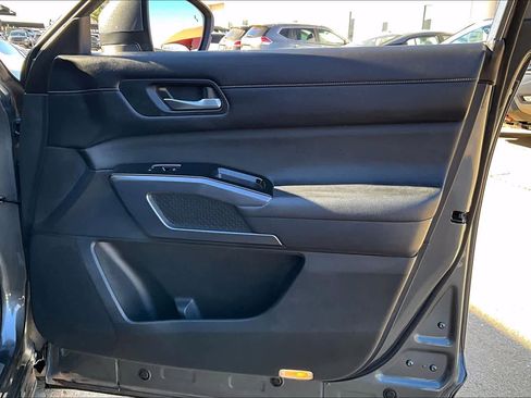 Used 2022 Nissan Pathfinder SL w/ Lighting Package (N92) image 24